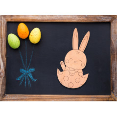 Pisanka drewniana królik w jajku chłopczyk