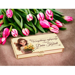 Pudełko na czekoladę - Kobieta z kwiatami na Dzień Kobiet