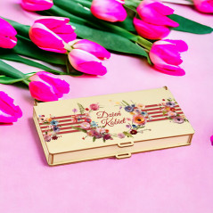 Pudełko na czekoladę - wianek kwiatów na Dzień Kobiet